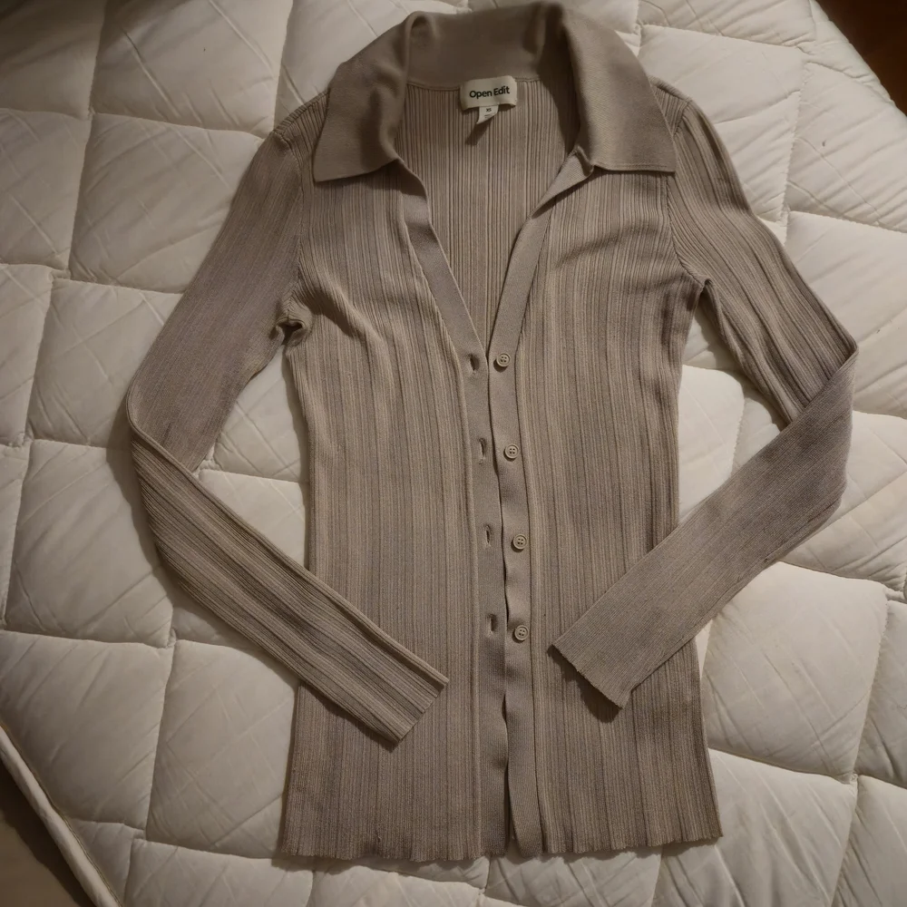 OPEN EDIT Collared Ribbed Button Cardigan - Picture 5 of 7
